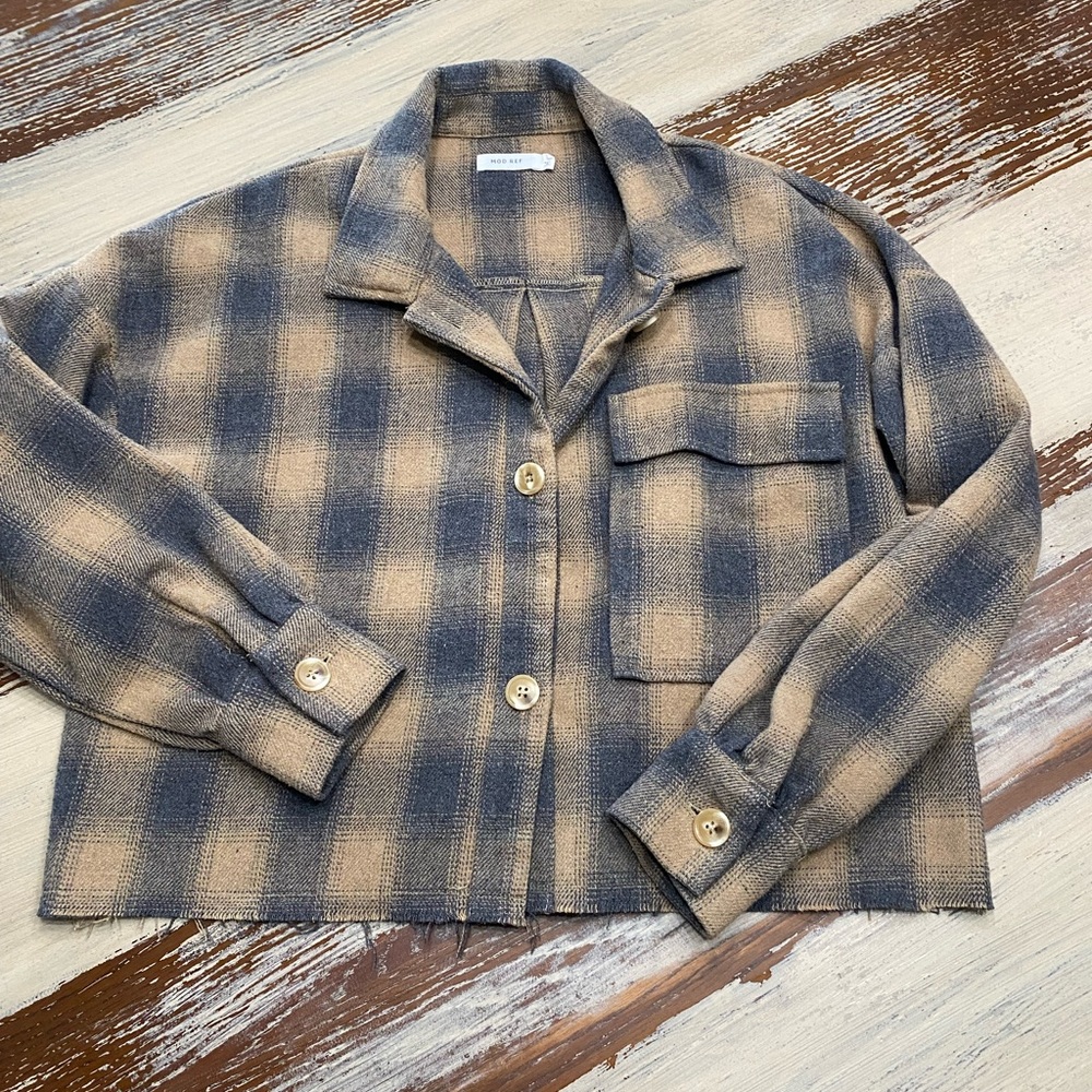 Mod Ref Tan and Gray Button Up Cropped Shacket Size Small